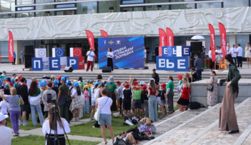 Акция «Зарядка со стражем порядка» прошла на площадке Московского дворца пионеров