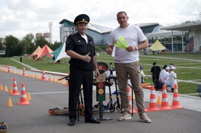 Полицейские и общественники УВД по ЮЗАО приняли участие во Всероссийской акции «Зарядка со стражем порядка»