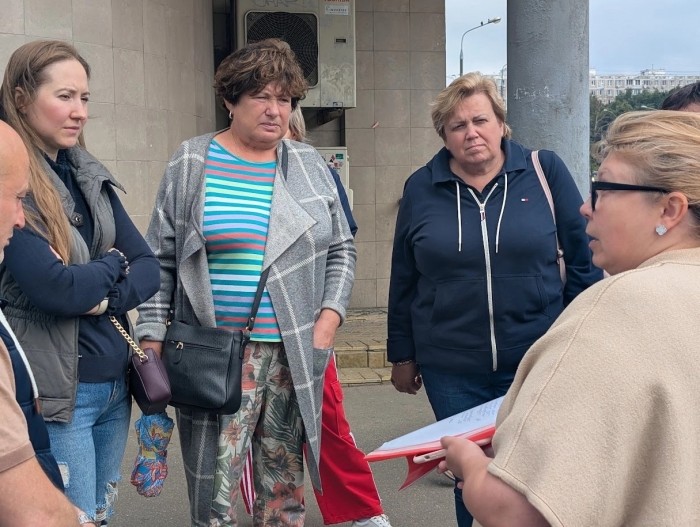 Глава управы Конькова обсудила ремонт фасадов торговых объектов в доме на Профсоюзной улице