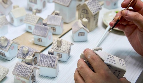 От маскировочных сетей до профориентации: как НКО Москвы помогают участникам СВО