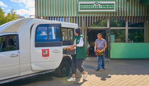 Фермеры московских ярмарок передали яблоки бойцам СВО и жителям новых территорий