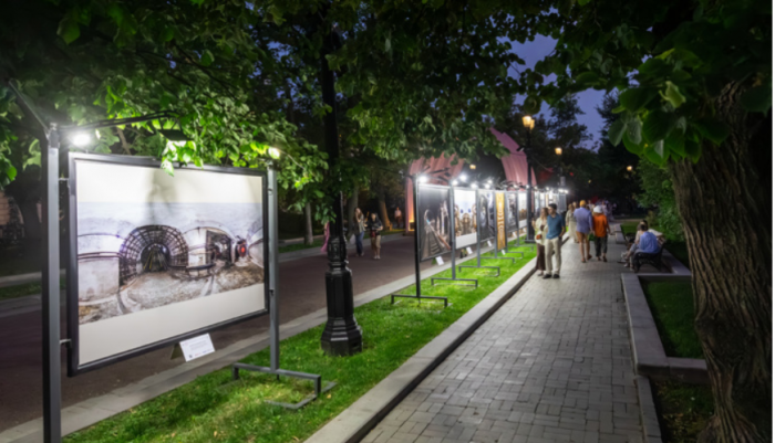 На Тверском бульваре открылась фотовыставка «Свет и тень московского метро»