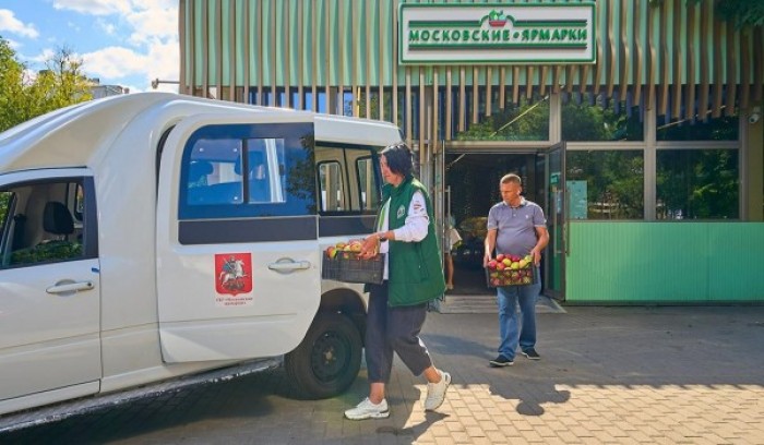 Фермеры московских ярмарок передали яблоки бойцам СВО и жителям новых территорий