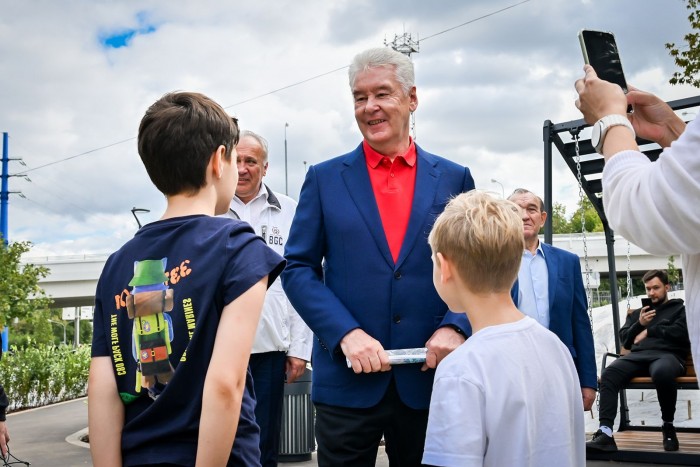 Сергей Собянин осмотрел итоги благоустройства Беловежского пруда