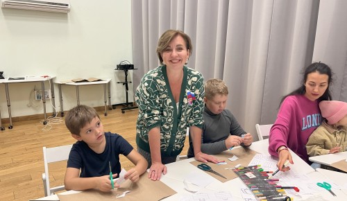 Значок-триколор своими руками: в усадьбе Воронцово отметили День флага