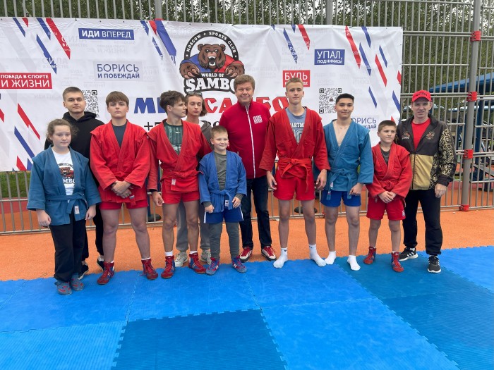 За здоровый образ жизни: в Северном Бутове отметили День флага открытием спортзоны