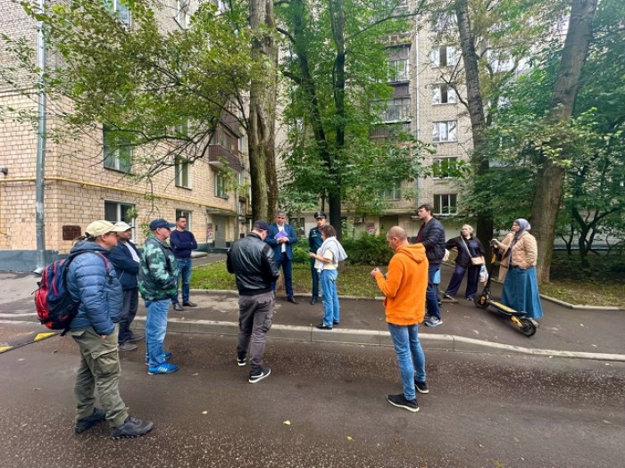 В Ломоносовском районе проверили состояние территории на двух улицах
