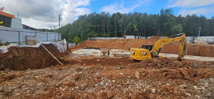 Ход строительства объекта дорожного сервиса на улице Поляны проверили в управе Северного Бутова