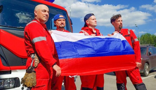 Сотрудники Департамента ГОЧСиПБ отметили День Государственного флага Российской Федерации