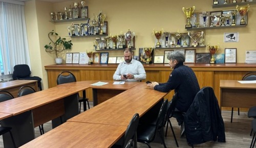В управе Теплого Стана обсудили реконструкцию спортивной площадки на ул. Генерала Тюленева