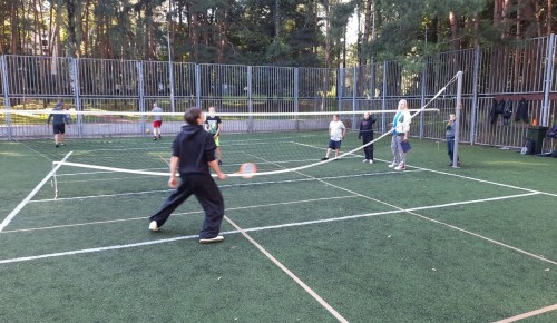 В парке «Сосенки» определили сильнейших юных бадминтонистов района Котловка