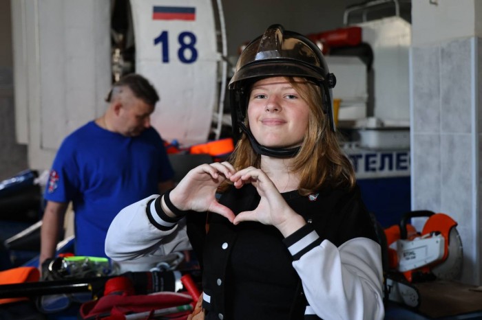 Погружение в профессию: волонтёры знакомятся с работой спасателей