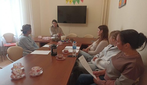 В филиале «Ломоносовский»  семейного центра «Оберег» прошла встреча психолога с родителями школьников