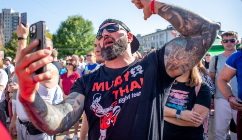 В парке 70-летия Победы Цзю и Лебедев устроили пересменку для жителей ЮЗАО