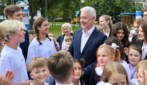 Сергей Собянин поздравил с 1 сентября учеников обновленной школы № 1770