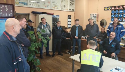 На юго-западе столицы сотрудники ГИБДД напомнили водителям общественного транспорта о соблюдении ПДД