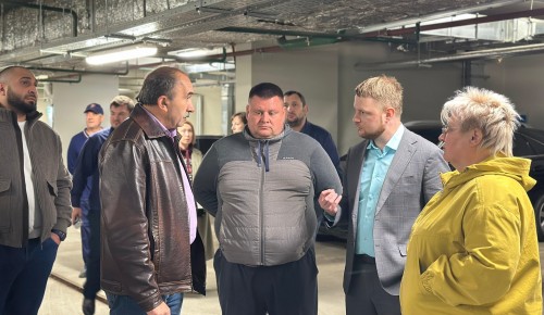Глава управы Зюзина проверил санитарное состояние домов на Керченской улице