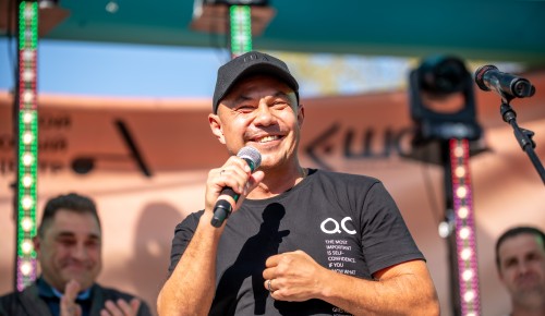 Легендарные боксеры: Костя Цзю и Денис Лебедев посетили Черемушки