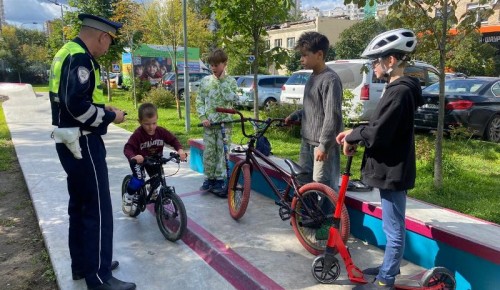 На юго-западе столицы автоинспекторы провели акцию «Безопасный самокат»