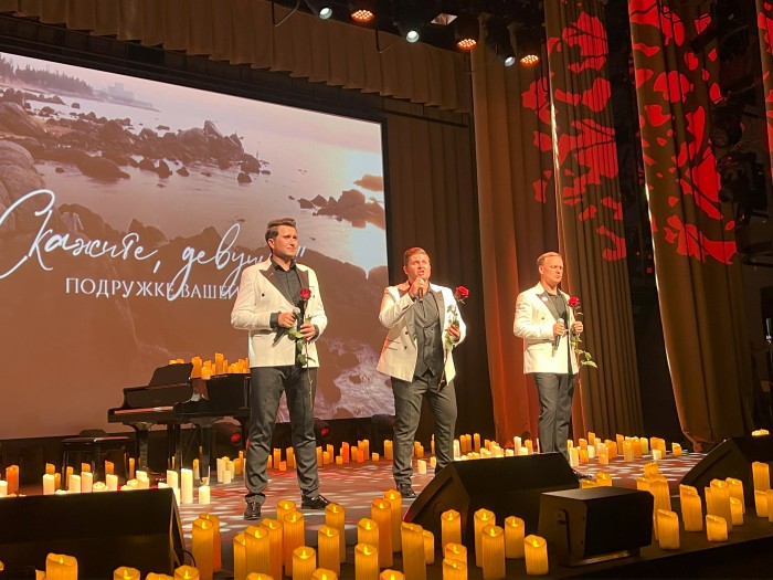 Мировые хиты под тысячу свечей: музыкальный коллектив Tenori дебютировал в Северном Бутове