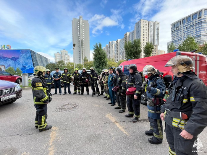 Тренировочные пожарно-тактические учения по тушению пожара и проведению аварийно-спасательных работ прошли в ЖК «Велл Хаус»