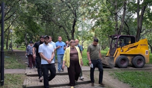 Глава управы Конькова дала поручение провести субботник у пруда в Яблоневом саду