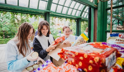 Студенты столичного колледжа помогают собирать помощь для участников СВО