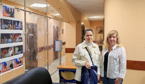 В управе Теплого Стана провели выдачу наборов в рамках акции «Соберем ребенка в школу»