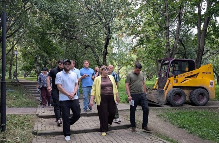 Глава управы Конькова дала поручение провести субботник у пруда в Яблоневом саду