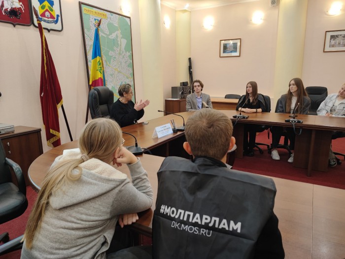 Молодые парламентарии Ясенева отчитались о проделанной работе в летний период