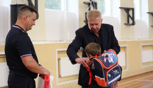В День знаний полицейские и общественники юго-запада Москвы посетили первоклассников ГБУ ЦССВ «Каховские ромашки» и ГБУ «Мой семейный центр «Оберег»