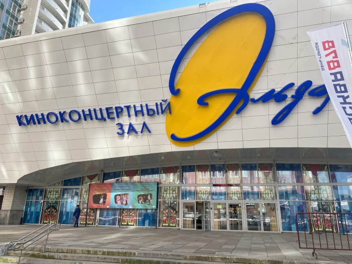 Любимые песни и авторский фолк: в Обручевском районе состоялся праздничный концерт