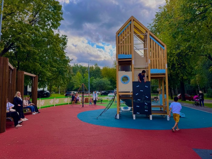 В Ломоносовском районе вместо гаражей обустроили современное общественное пространство