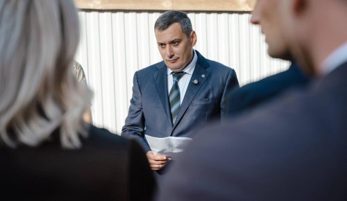 Александр Хинштейн напомнил о том, что куряне могут проголосовать в Москве