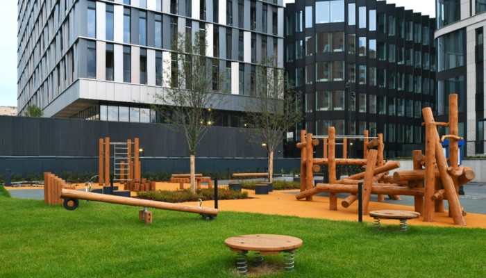 На Ленинском проспекте создали «зеленый квартал» с растениями из российских питомников