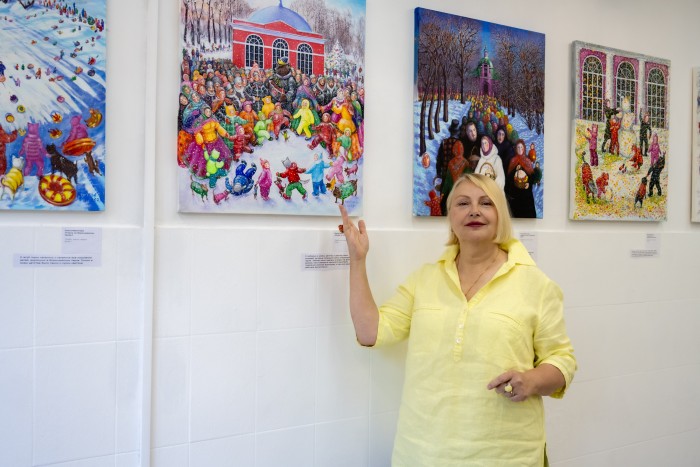 Воронцово на холсте: в зале Варги проходит выставка картин в стиле волшебного романтизма