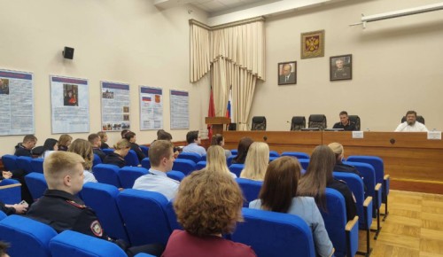 В рамках Еженедельного Государственно-правового информирования для полицейских УВД по ЮЗАО провели лекцию «Выборы в России»