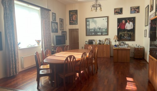 Заглянуть в кабинет Рязанова: в «Эльдаре» проводят тематические экскурсии