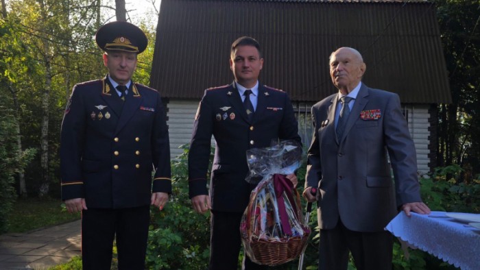 Сотрудники полиции поздравили ветерана Великой Отечественной войны Валентина Юрченко с 94-летием