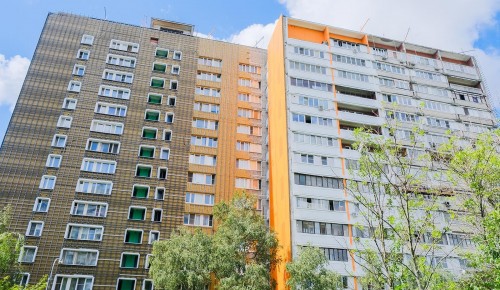 В Теплом Стане идет реставрация фасадов семи домов