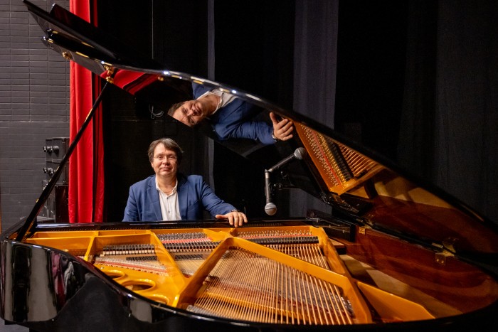 Молодые виртуозы и вечная классика: в КЦ «Меридиан» проходят бесплатные фортепианные вечера