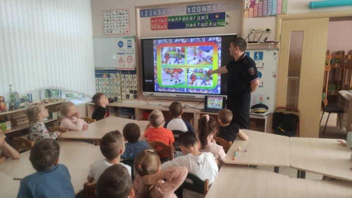 Госавтоинспекторы Юго-Западного административного округа провели «Урок безопасности» в детском саду