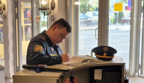 Сотрудники 1 РОПНР Управления по ЮЗАО ГУ МЧС России по городу Москве продолжают активную работу по профилактике пожаров