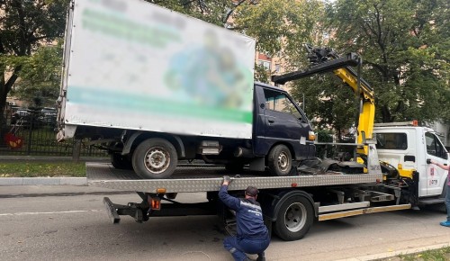 Брошенный автомобиль эвакуировали с улицы Гарибальди