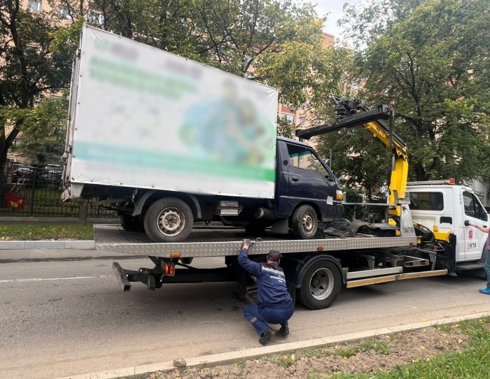 Брошенный автомобиль эвакуировали с улицы Гарибальди