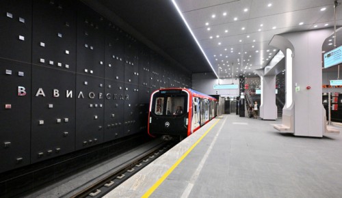 Станцию «Вавиловская» Троицкой линии метро украсили почти три тысячи светильников