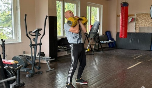 Сотрудники МЧС ЮЗАО определили в Северном Бутове сильнейших гиревиков