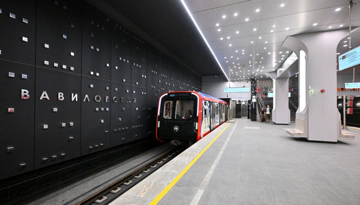 Станцию «Вавиловская» Троицкой линии метро украсили почти три тысячи светильников