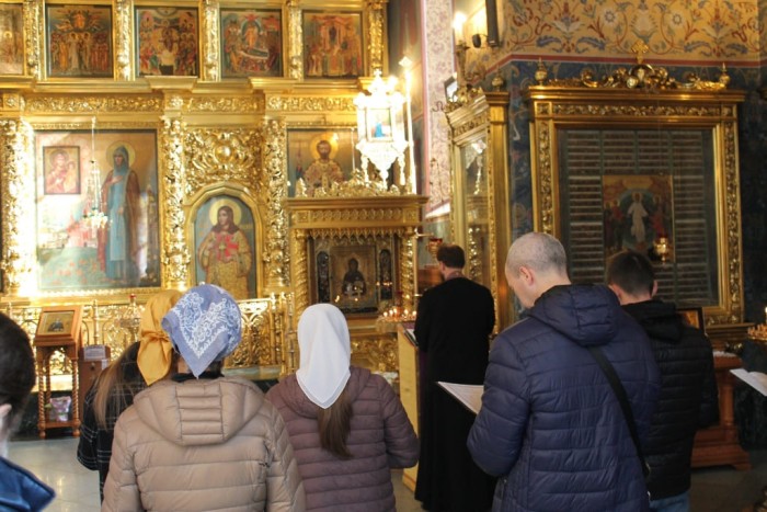 В храме преподобной Евфросинии Московской в Котловке организовали экскурсию для молодежи