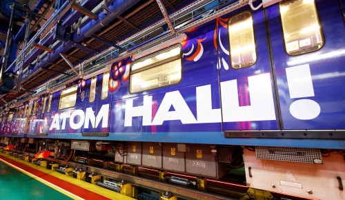 На станциях «Коньково» и «Беляево» Калужско-Рижской линии можно увидеть поезд «Атом наш»